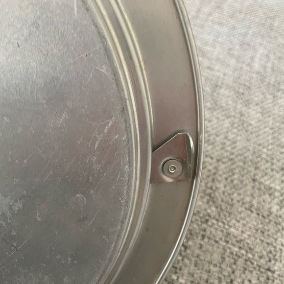 Vintage Regal Ware Aluminum Cake Carrier Plate With Locking Lid - Picture 8 of 9